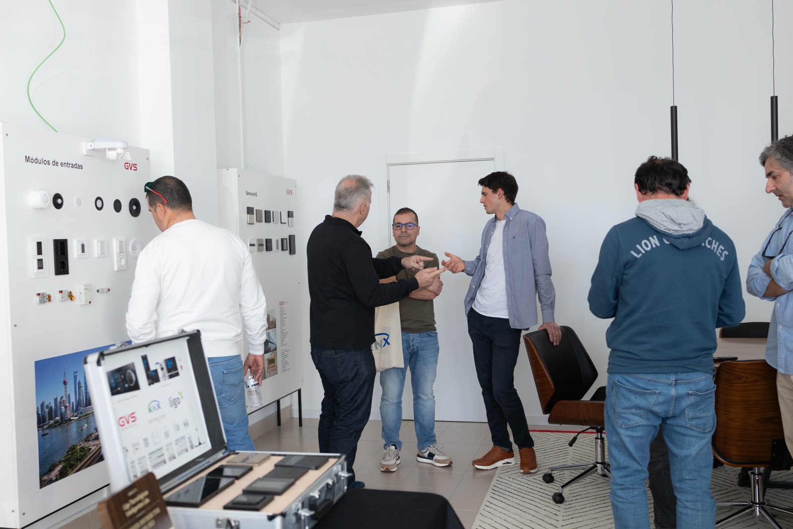 Visita técnica ao showroom — módulos de entradas e sensores GVS